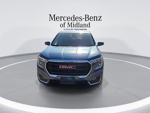 Used 2024 GMC Terrain SLE image 3