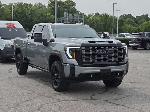 Used 2025 GMC Sierra 3500 Denali Ultimate AWD/4WD image 1