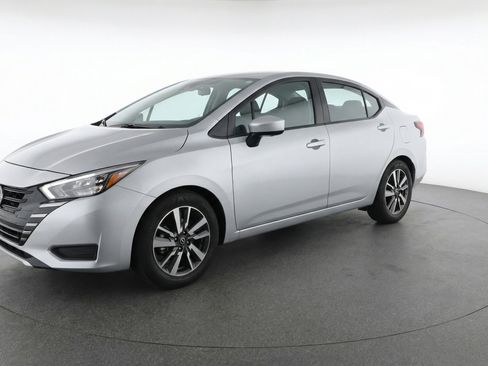 Used 2025 Nissan Versa SV image 3
