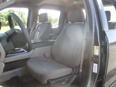 Used 2017 Ford F250 XLT w/ XLT Premium Package AWD/4WD image 19