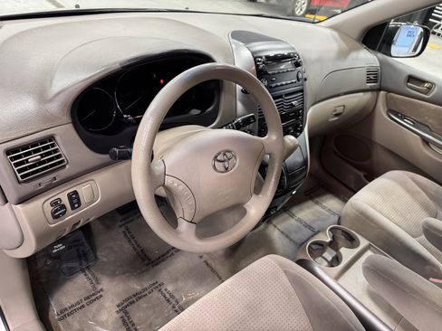 Used 2008 Toyota Sienna LE image 15
