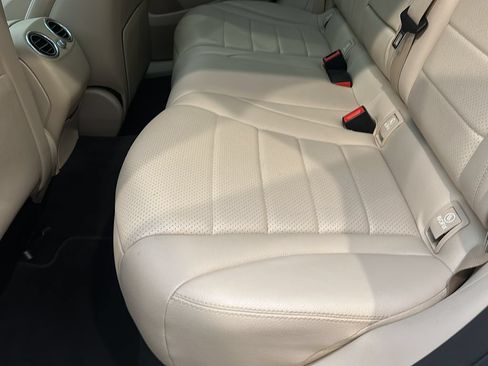 Used 2019 Mercedes-Benz GLC 300 4MATIC image 15