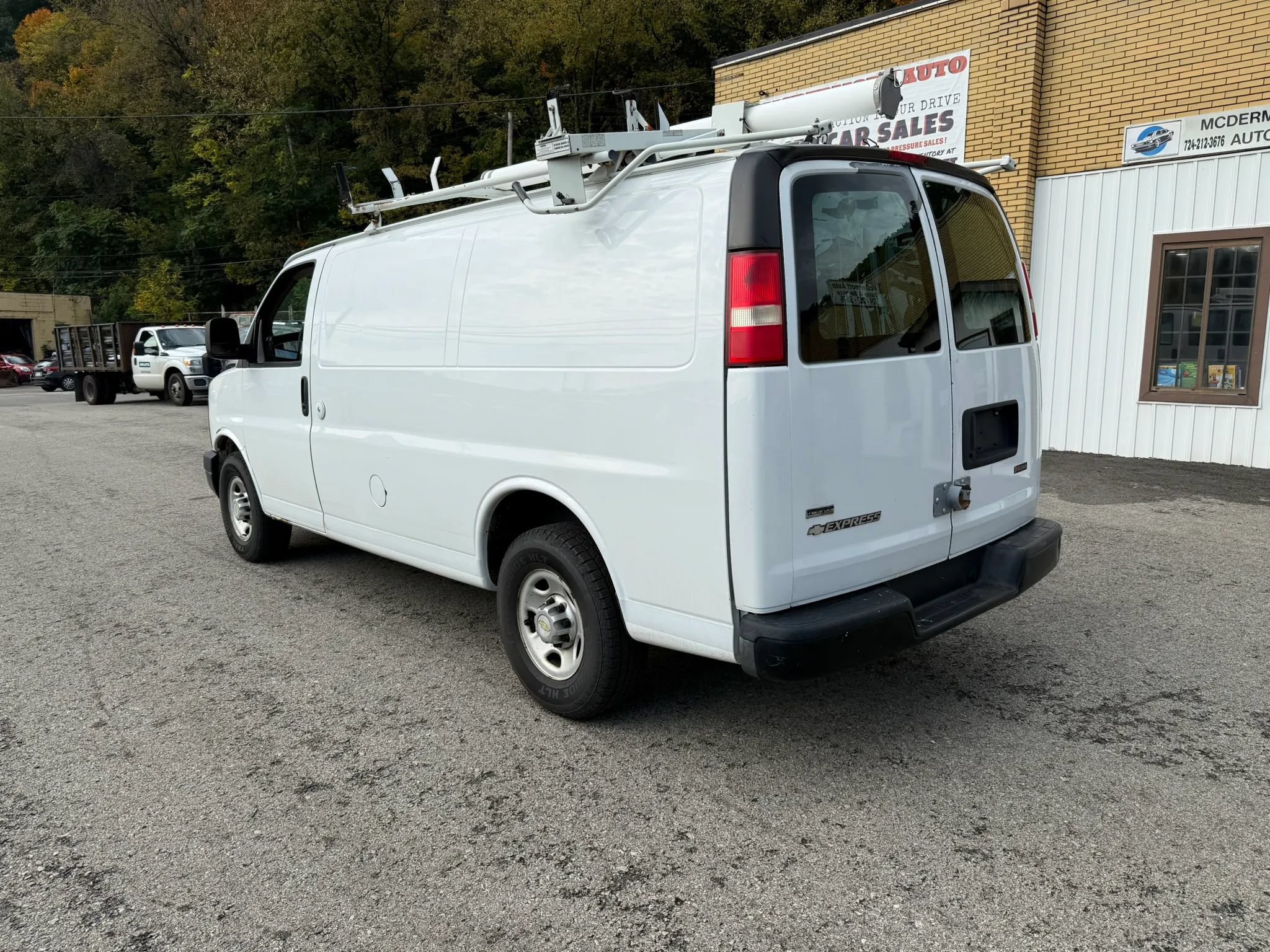 Used 2011 Chevrolet Express 2500 RWD image 6