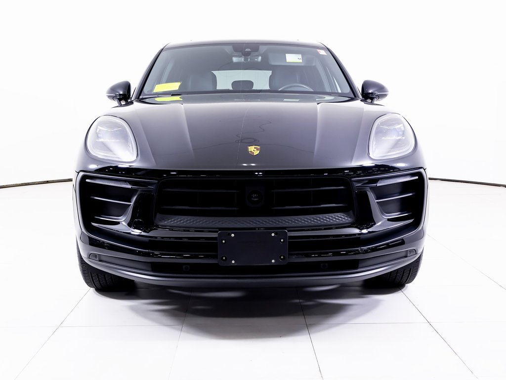 Used 2025 Porsche Macan AWD/4WD image 25
