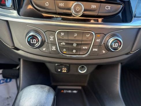 Used 2023 Chevrolet Traverse LT w/ LT Premium Package AWD/4WD image 20