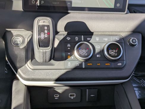 Used 2024 Land Rover Defender 110 S image 22