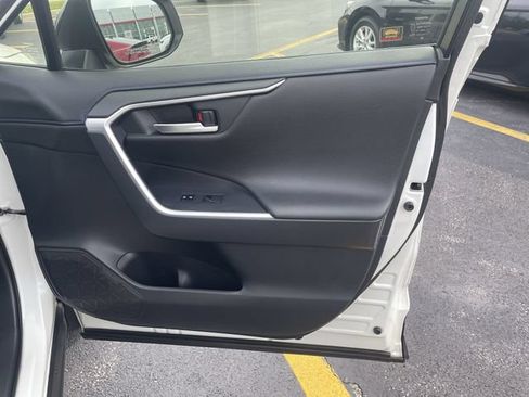Used 2019 Toyota RAV4 XSE w/ Carpet Mat Package AWD/4WD image 39