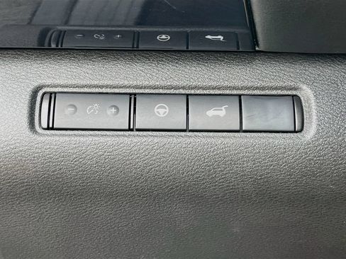 Used 2025 Nissan Pathfinder SV w/ SV Premium Package FWD image 10