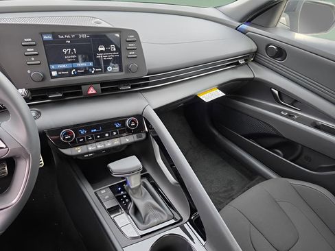 New 2026 Hyundai Elantra SEL Sport image 17