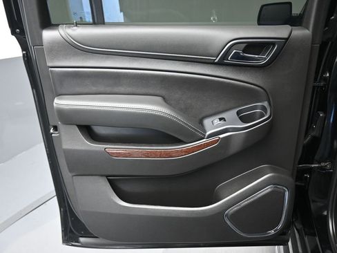 Used 2020 GMC Yukon XL SLT image 30