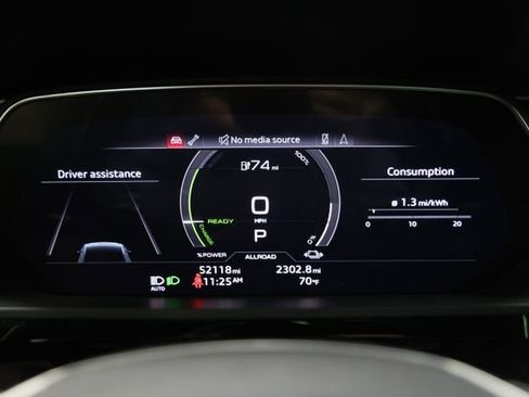 Used 2022 Audi e-tron Premium Plus w/ Premium Plus Package AWD/4WD image 21