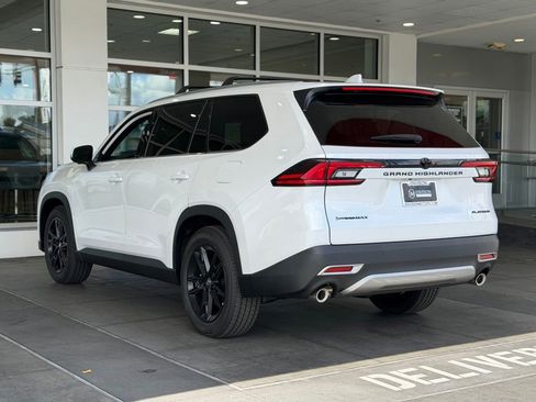 New 2026 Toyota Grand Highlander AWD Hybrid image 9