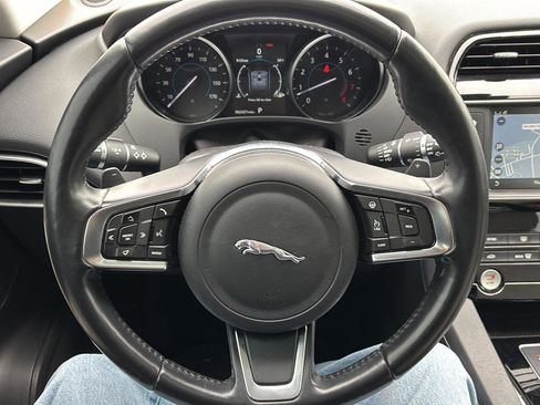 Used 2018 Jaguar F-PACE Prestige image 10