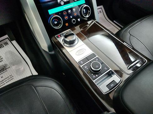 Used 2020 Land Rover Range Rover HSE image 19