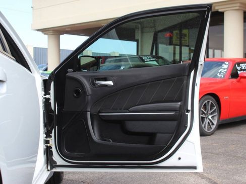 Used 2016 Dodge Charger SXT RWD image 10