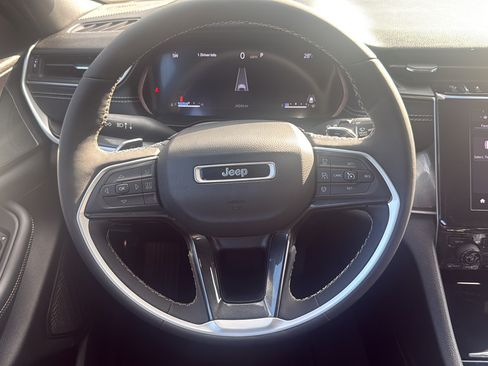 Used 2023 Jeep Grand Cherokee L Laredo AWD/4WD image 15