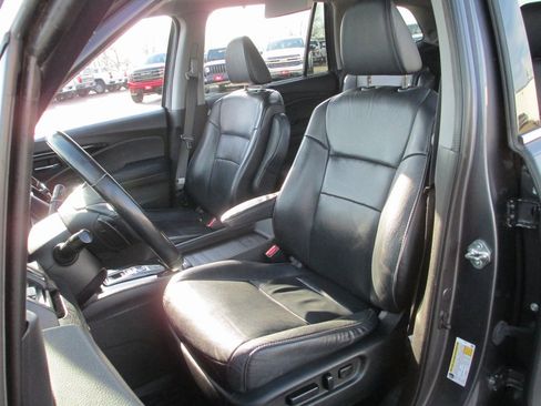Used 2019 Honda Pilot Touring image 17
