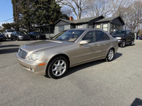 Used 2003 Mercedes-Benz C 240 Sedan image 2