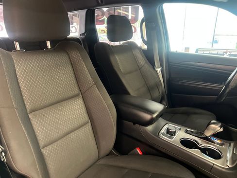 Used 2021 Jeep Grand Cherokee Laredo AWD/4WD image 42