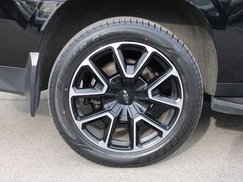 Used 2024 Chevrolet Suburban RST w/ Luxury Package image 37