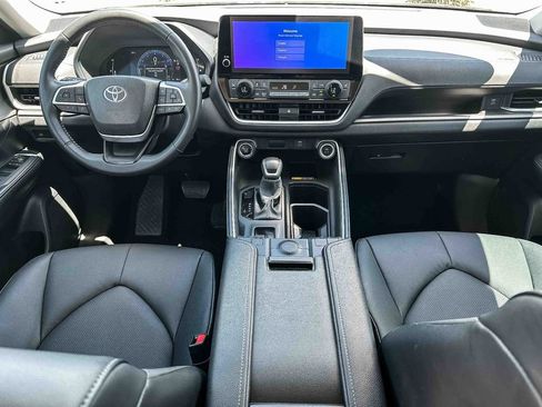 Certified 2025 Toyota Grand Highlander AWD image 11