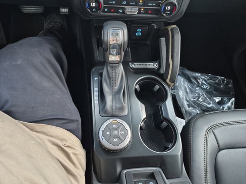 New 2025 Ford Bronco Badlands image 32