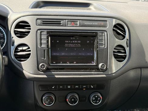 Used 2017 Volkswagen Tiguan S image 18