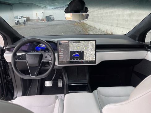 Used 2024 Tesla Model X Plaid image 14