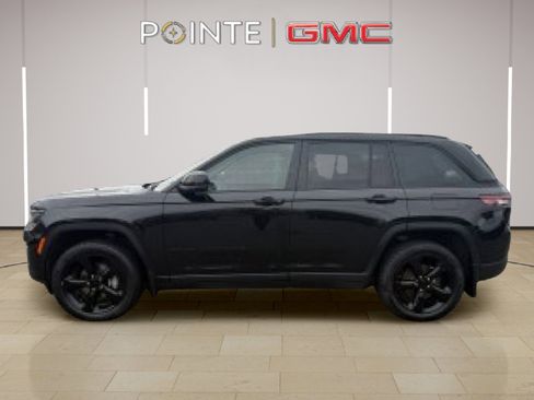 Used 2022 Jeep Grand Cherokee Altitude image 11