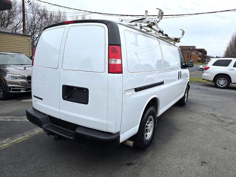 Used 2015 Chevrolet Express 2500 RWD image 3