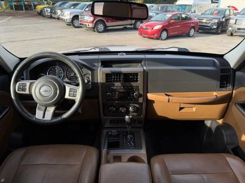Used 2012 Jeep Liberty Limited AWD/4WD image 11