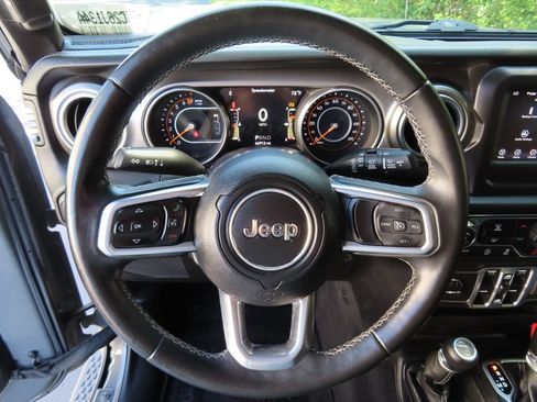 Certified 2018 Jeep Wrangler Unlimited Sahara AWD/4WD image 13