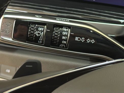 Certified 2025 Cadillac Escalade ESV Sport image 44