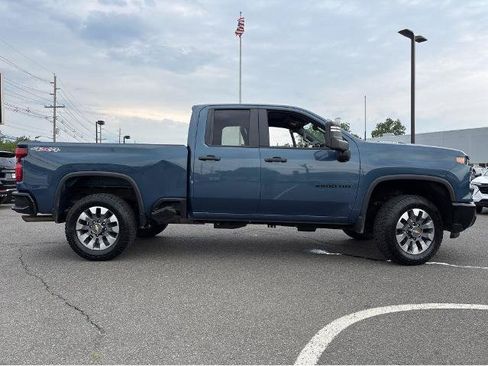 Used 2024 Chevrolet Silverado 2500 Custom w/ Custom Value Package AWD/4WD image 5