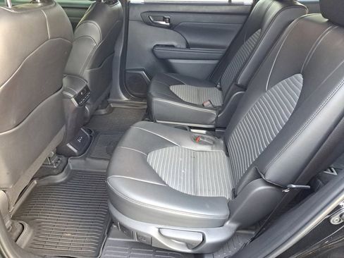 Used 2024 Toyota Highlander XSE FWD image 14