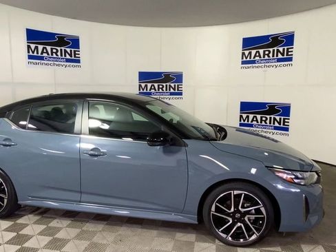 Used 2025 Nissan Sentra SR FWD image 3