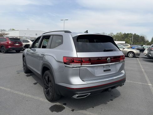 Used 2024 Volkswagen Atlas SE image 11