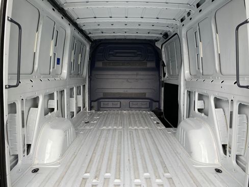 Used 2025 Mercedes-Benz Sprinter 2500 image 9