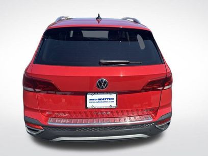 Used 2023 Volkswagen Taos SE w/ Panoramic Sunroof Package