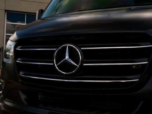 Used 2023 Mercedes-Benz Sprinter 3500 image 5