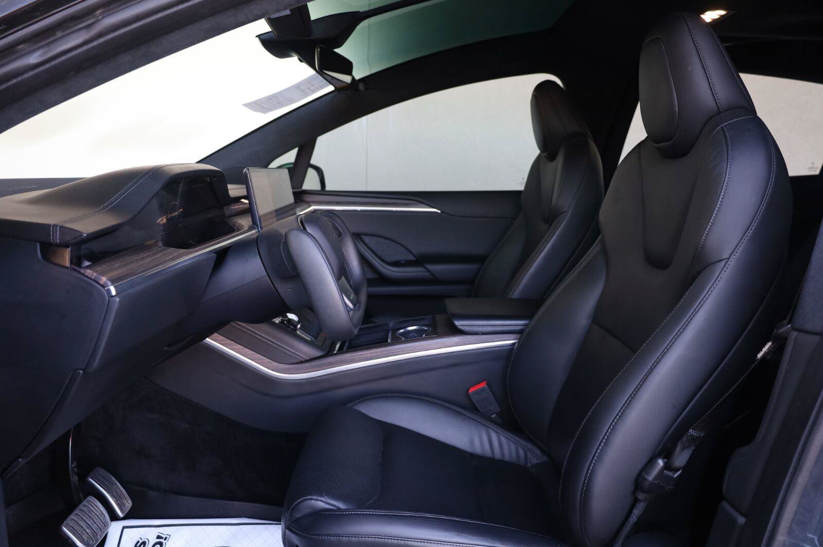 Used 2023 Tesla Model X AWD/4WD image 18