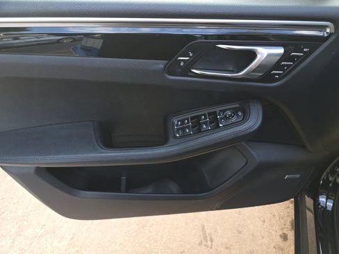 Used 2018 Porsche Macan S image 13