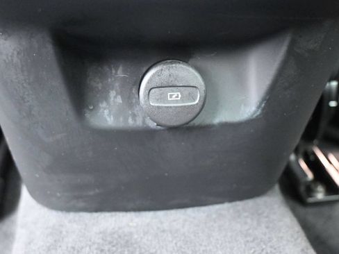 Used 2023 Volvo XC60 B5 Plus FWD image 15