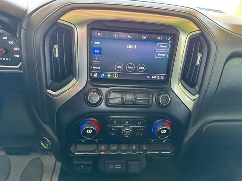 Used 2021 Chevrolet Silverado 1500 LT w/ Z71 Off-Road Package AWD/4WD image 16