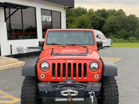 Used 2015 Jeep Wrangler Unlimited Rubicon w/ Connectivity Group AWD/4WD image 2