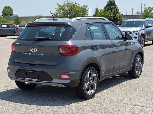 Used 2025 Hyundai Venue SEL FWD image 5