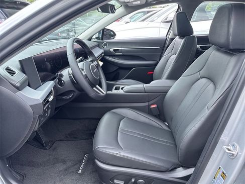 New 2025 Hyundai Sonata Limited image 12