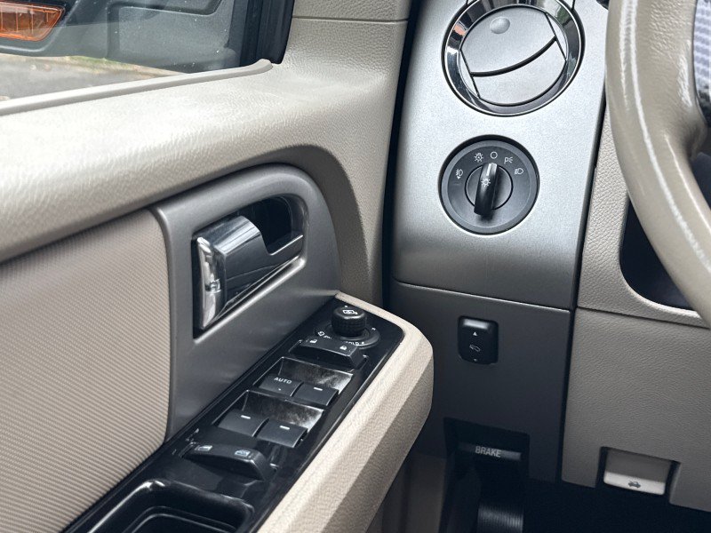 Used 2012 Ford Expedition EL Limited AWD/4WD image 11