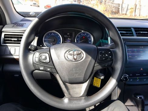 Used 2016 Toyota Camry LE image 17