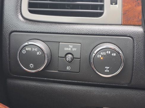 Used 2012 Chevrolet Avalanche LTZ AWD/4WD image 11